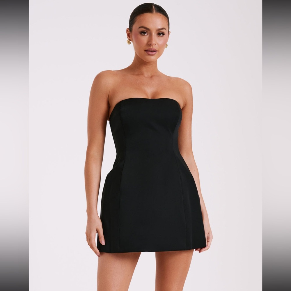 Meshki Neeka Dress - Elegant Black Strapless Dress